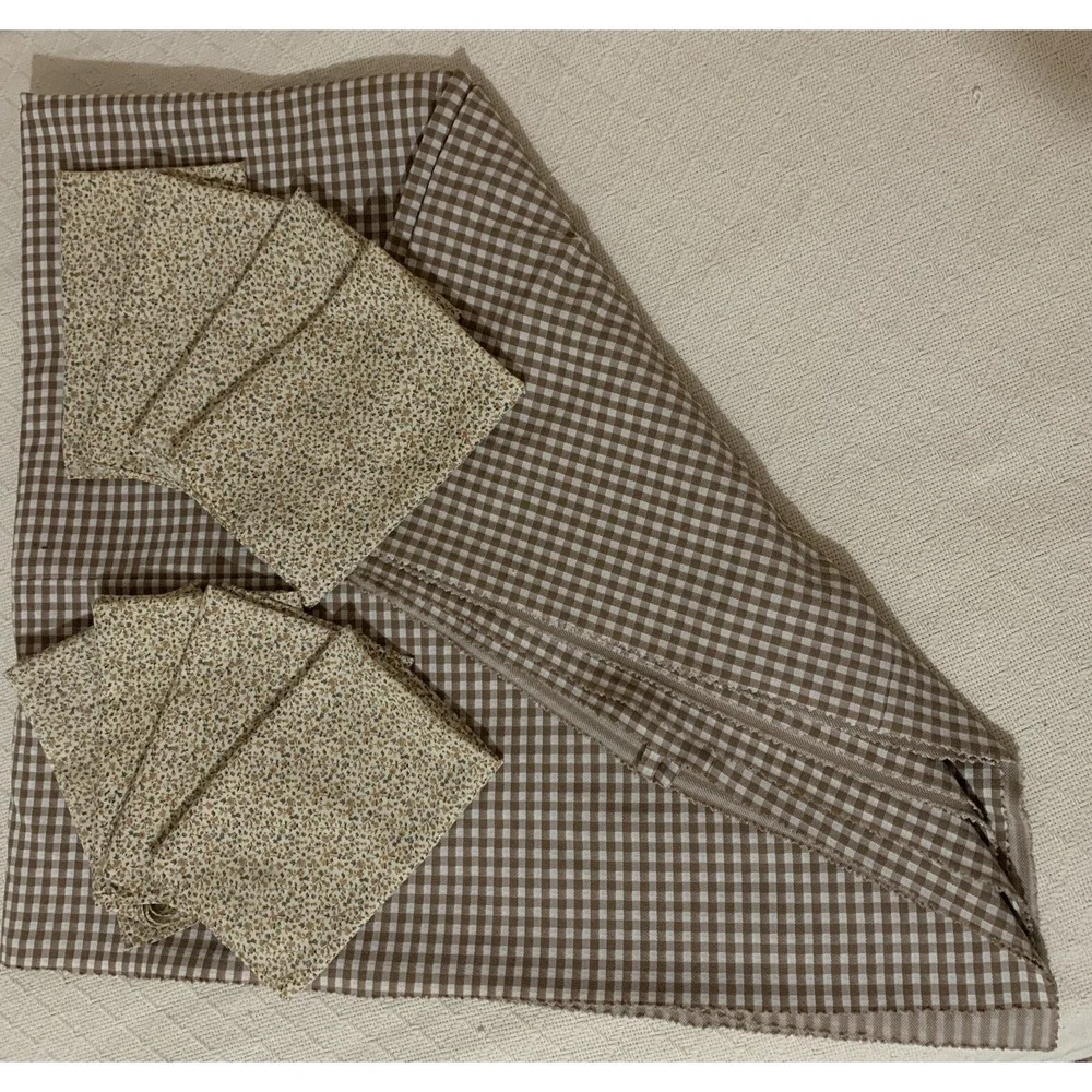 Vtg Custom Handmade Tablecloth 8 coordinating napkins 100